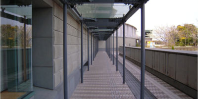 平成25年03月竣工 石見海浜公園地域自主戦略交付金事業(都市公園安全・安心)アクアス屋外通路上屋整備(1期)工事